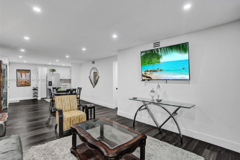 Copropriété à vendre à Hollywood, Floride: 2 chambres, 130.06 m2 № 1226436 - photo 16