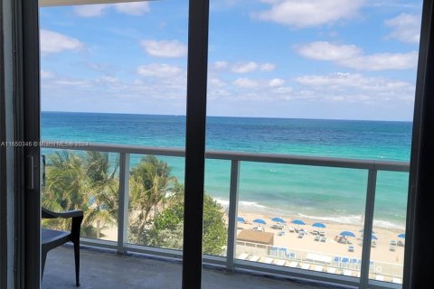 Condo in Sunny Isles Beach, Florida, 1 bedroom  № 1333004 - photo 4