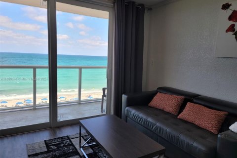 Condo in Sunny Isles Beach, Florida, 1 bedroom  № 1333004 - photo 1