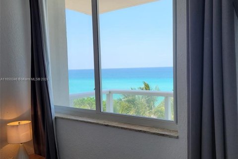 Condo in Sunny Isles Beach, Florida, 1 bedroom  № 1333004 - photo 11