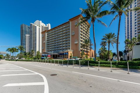 Condo in Sunny Isles Beach, Florida, 1 bedroom  № 1333004 - photo 26