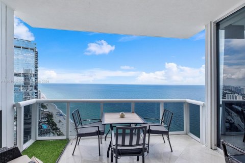 Condo in Sunny Isles Beach, Florida, 2 bedrooms  № 1333048 - photo 1