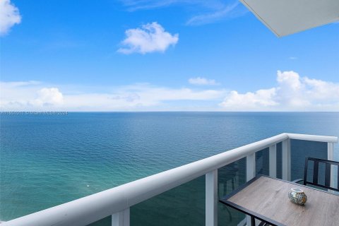 Condo in Sunny Isles Beach, Florida, 2 bedrooms  № 1333048 - photo 8