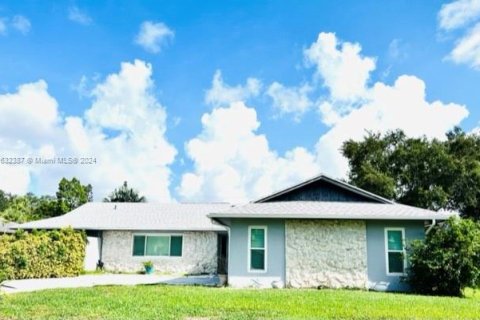 House in Port St. Lucie, Florida 3 bedrooms, 149.94 sq.m. № 1293460 - photo 3