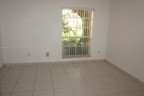 Condo in Miami, Florida, 1 bedroom  № 1368879 - photo 8