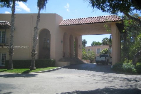 Condo in Miami, Florida, 1 bedroom  № 1368879 - photo 17