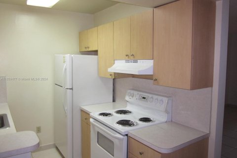 Condo in Miami, Florida, 1 bedroom  № 1368879 - photo 4