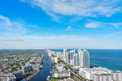 Condo in Hollywood, Florida, 2 bedrooms  № 1368923 - photo 15