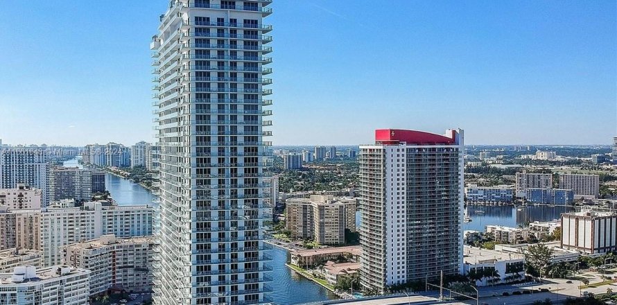 Condominio en Hollywood, Florida, 2 dormitorios  № 1368923