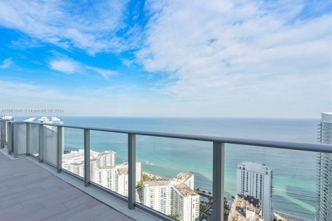 Condominio en alquiler en Hollywood, Florida, 2 dormitorios, 100.33 m2 № 1368923 - foto 11