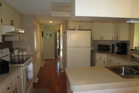 Condo in Holiday, Florida, 2 bedrooms  № 1409695 - photo 10