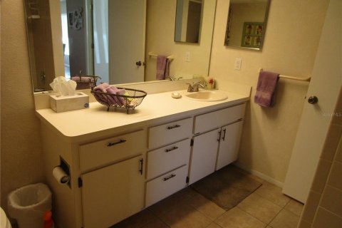 Condo in Holiday, Florida, 2 bedrooms  № 1409695 - photo 21