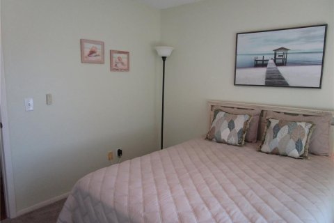 Condo in Holiday, Florida, 2 bedrooms  № 1409695 - photo 16