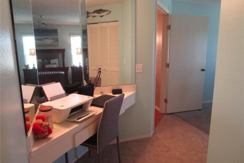 Condo in Holiday, Florida, 2 bedrooms  № 1409695 - photo 25