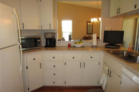 Condo in Holiday, Florida, 2 bedrooms  № 1409695 - photo 9