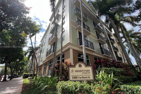 Condominio en venta en Hollywood, Florida, 2 dormitorios, 91.32 m2 № 1318788 - foto 1