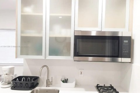 Condo in Miami Beach, Florida, 1 bedroom  № 1318825 - photo 6