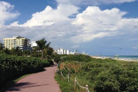 Condo in Miami Beach, Florida, 1 bedroom  № 1318825 - photo 22