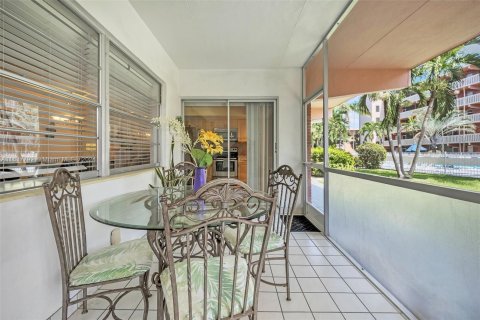 Copropriété à vendre à Hallandale Beach, Floride: 2 chambres, 99.41 m2 № 1318786 - photo 23