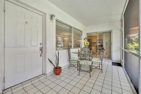 Copropriété à vendre à Hallandale Beach, Floride: 2 chambres, 99.41 m2 № 1318786 - photo 22