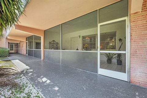 Copropriété à vendre à Hallandale Beach, Floride: 2 chambres, 99.41 m2 № 1318786 - photo 27