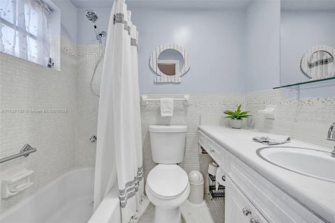 Copropriété à vendre à Hallandale Beach, Floride: 2 chambres, 99.41 m2 № 1318786 - photo 20