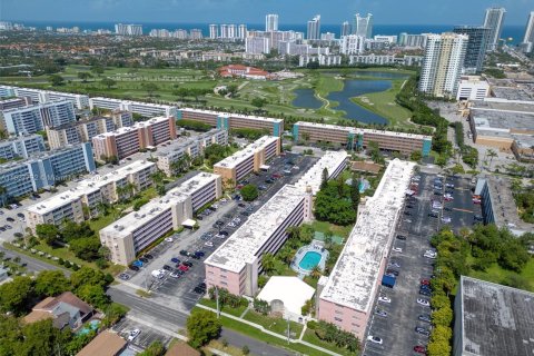 Copropriété à vendre à Hallandale Beach, Floride: 2 chambres, 99.41 m2 № 1318786 - photo 2