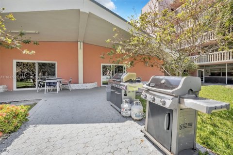 Condo in Hallandale Beach, Florida, 2 bedrooms  № 1318786 - photo 26