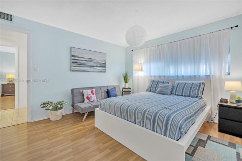 Copropriété à vendre à Hallandale Beach, Floride: 2 chambres, 99.41 m2 № 1318786 - photo 17