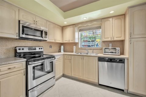 Copropriété à vendre à Hallandale Beach, Floride: 2 chambres, 99.41 m2 № 1318786 - photo 10