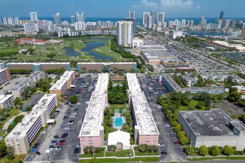 Copropriété à vendre à Hallandale Beach, Floride: 2 chambres, 99.41 m2 № 1318786 - photo 29