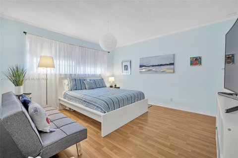 Copropriété à vendre à Hallandale Beach, Floride: 2 chambres, 99.41 m2 № 1318786 - photo 16