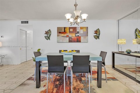 Copropriété à vendre à Hallandale Beach, Floride: 2 chambres, 99.41 m2 № 1318786 - photo 6