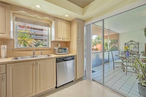 Copropriété à vendre à Hallandale Beach, Floride: 2 chambres, 99.41 m2 № 1318786 - photo 11