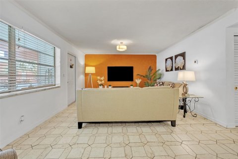 Copropriété à vendre à Hallandale Beach, Floride: 2 chambres, 99.41 m2 № 1318786 - photo 12