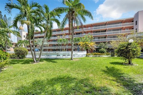 Copropriété à vendre à Hallandale Beach, Floride: 2 chambres, 99.41 m2 № 1318786 - photo 1