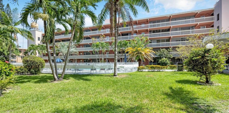 Condo à Hallandale Beach, Floride, 2 chambres  № 1318786