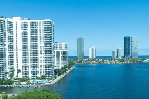 Condominio en venta en Aventura, Florida, 3 dormitorios, 173.73 m2 № 1269262 - foto 1