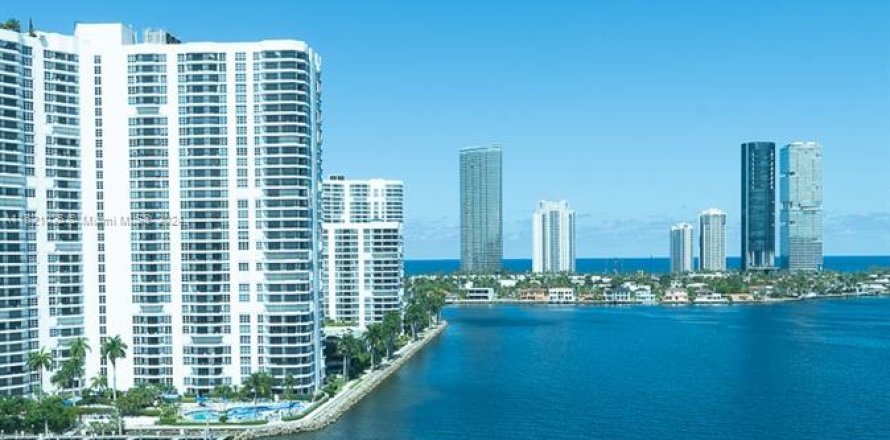 Condominio en Aventura, Florida, 3 dormitorios  № 1269262