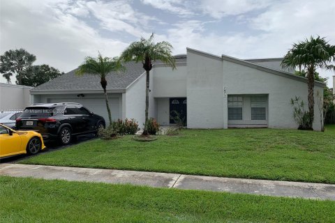 Villa ou maison à vendre à Lauderhill, Floride: 3 chambres, 181.07 m2 № 1269261 - photo 1