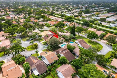 House in Delray Beach, Florida 3 bedrooms, 142.42 sq.m. № 962425 - photo 1