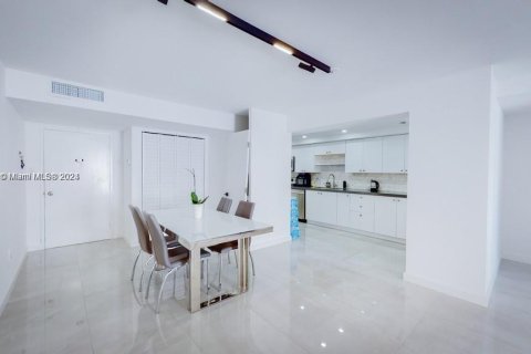 Copropriété à vendre à Aventura, Floride: 2 chambres, 116.22 m2 № 1370925 - photo 3