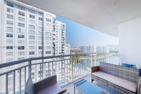 Condo in Aventura, Florida, 2 bedrooms  № 1370925 - photo 15