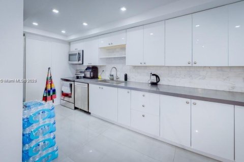 Condominio en venta en Aventura, Florida, 2 dormitorios, 116.22 m2 № 1370925 - foto 4