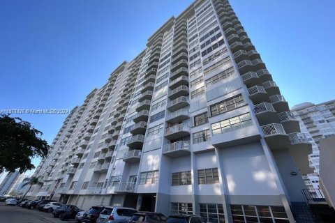 Condominio en venta en Aventura, Florida, 2 dormitorios, 116.22 m2 № 1370925 - foto 1