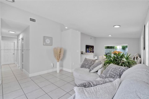 Townhouse in Miami, Florida 3 bedrooms, 138.33 sq.m. № 1332752 - photo 16