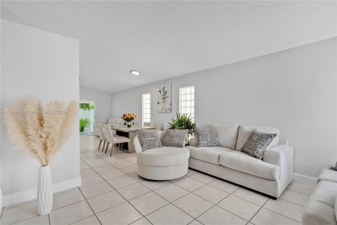 Townhouse in Miami, Florida 3 bedrooms, 138.33 sq.m. № 1332752 - photo 7