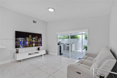 Townhouse in Miami, Florida 3 bedrooms, 138.33 sq.m. № 1332752 - photo 14