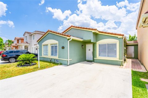 Townhouse in Miami, Florida 3 bedrooms, 138.33 sq.m. № 1332752 - photo 1