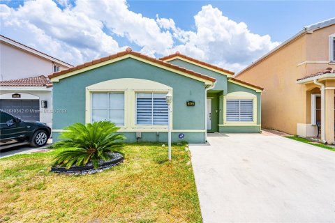 Townhouse in Miami, Florida 3 bedrooms, 138.33 sq.m. № 1332752 - photo 2